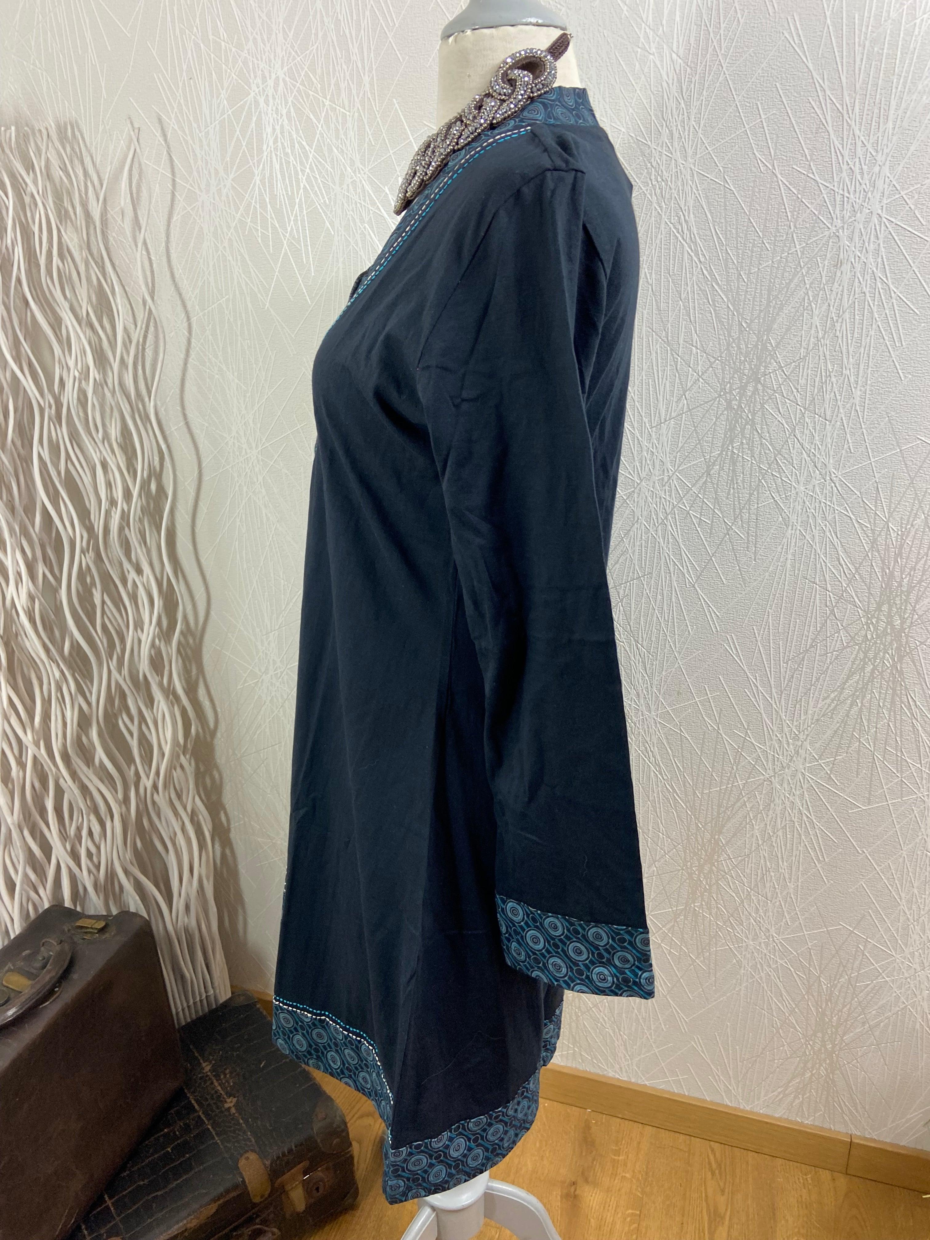 Robe ethnique noire et bleue 100 % coton manches longues Aller Simplement - Offre-Unique