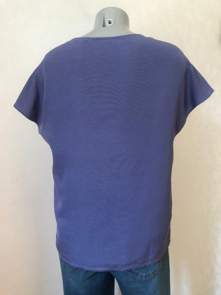 T-shirt bleu sans manches col V CKS