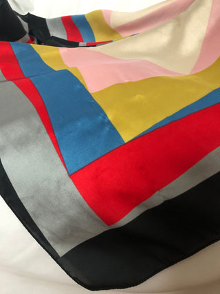 Foulard fantaisie à motifs géométrique multicolore 70 / 70 cm