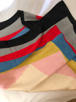 Foulard fantaisie à motifs géométrique multicolore 70 / 70 cm