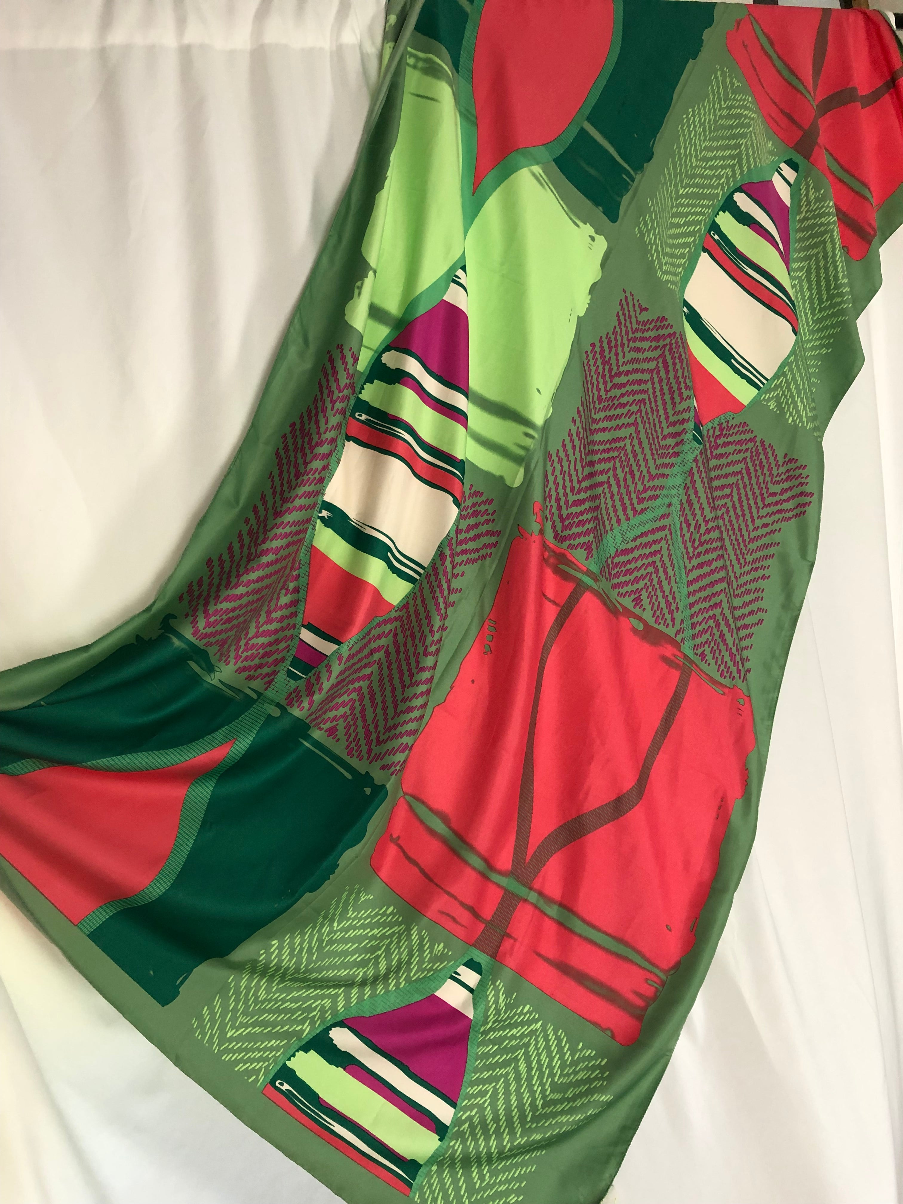 Foulard fantaisie coloré tons rouge vert  190 / 90 cm