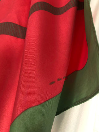 Foulard fantaisie coloré tons rouge vert  190 / 90 cm