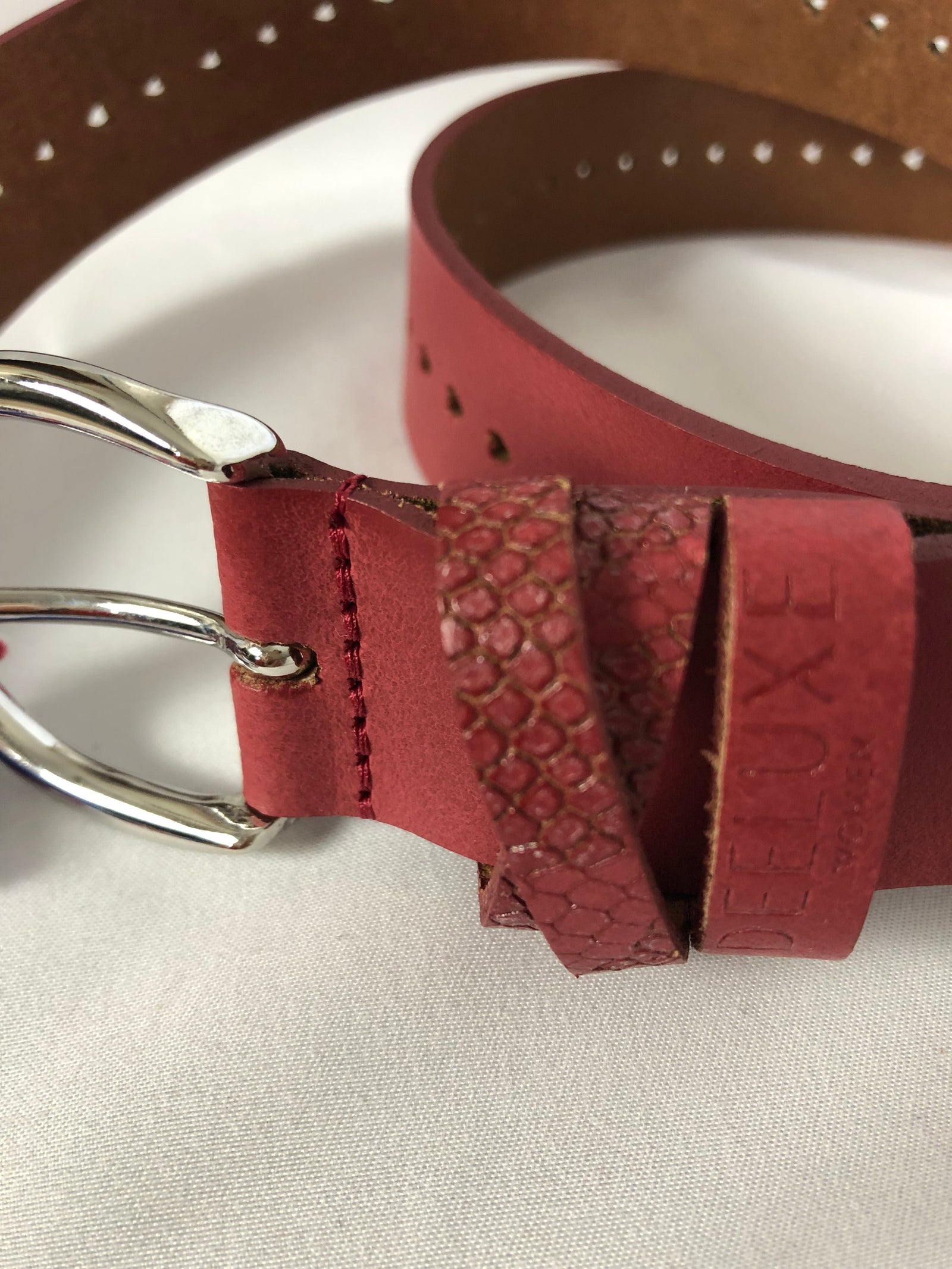 Ceinture en cuir couleur bordeaux Deeluxe