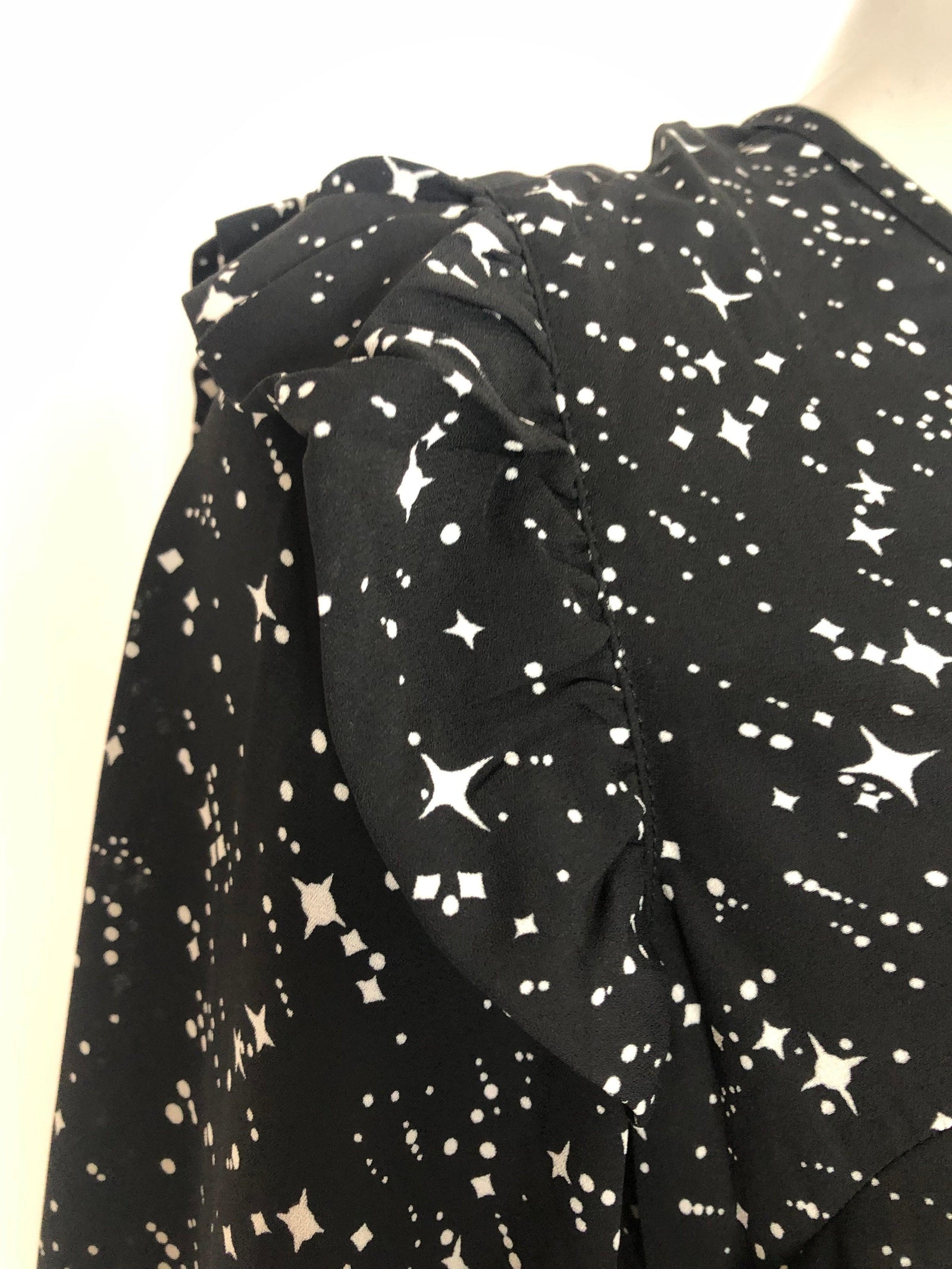 Robe noire à motifs d'étoiles manches longues coupe évasée Deeluxe - Offre-Unique