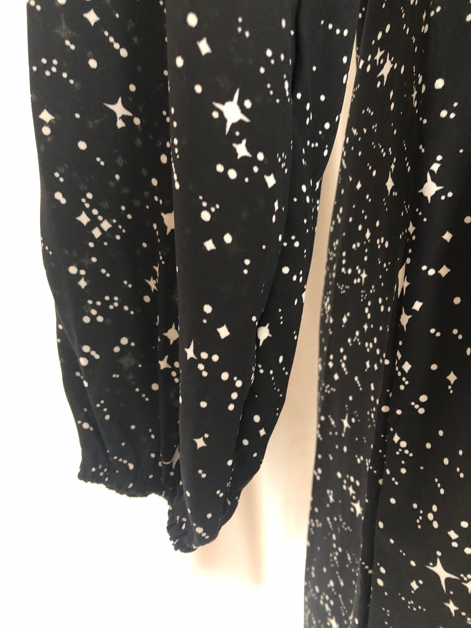 Robe noire à motifs d'étoiles manches longues coupe évasée Deeluxe - Offre-Unique