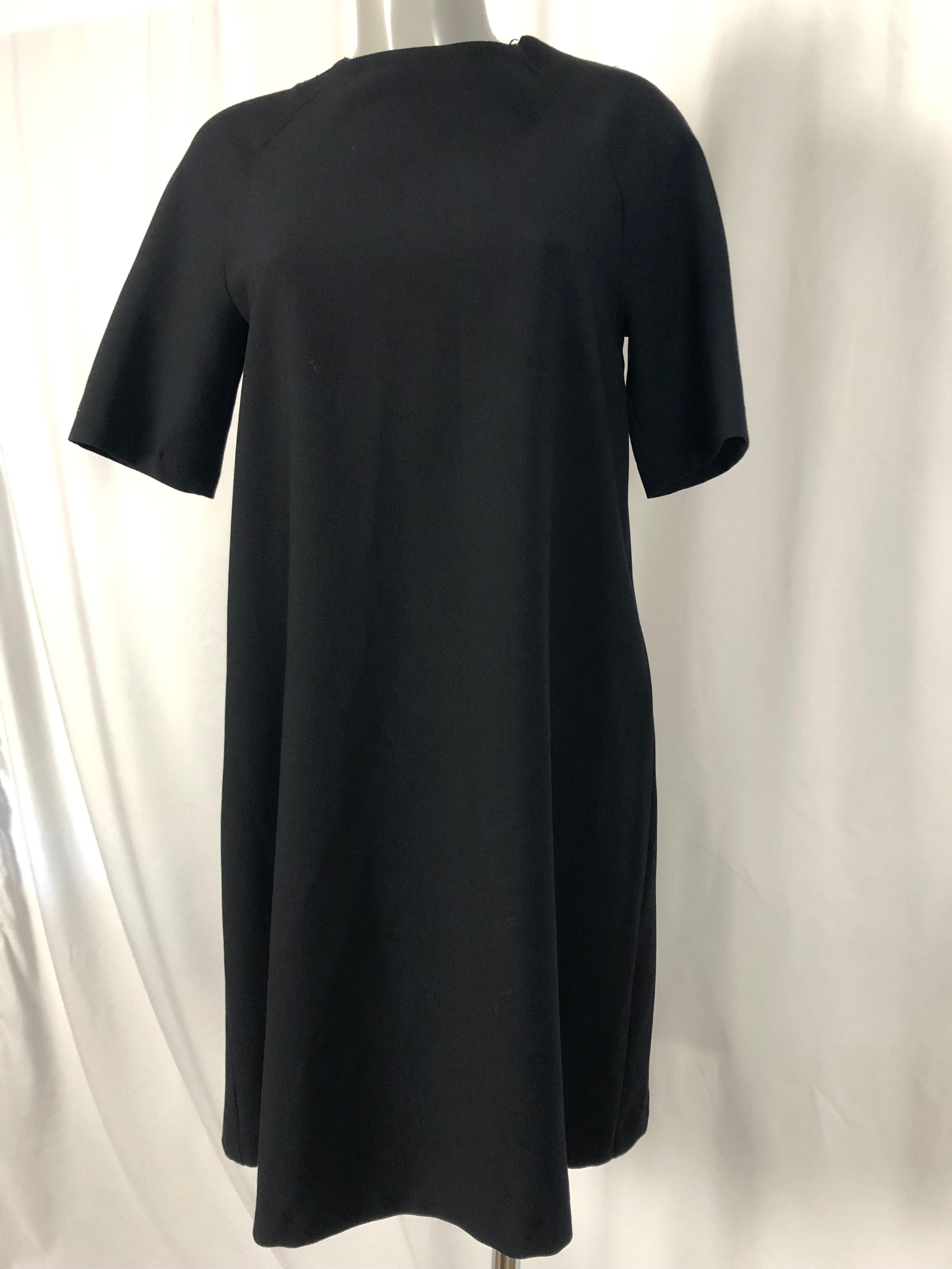 Robe noire coupe droite hot sale