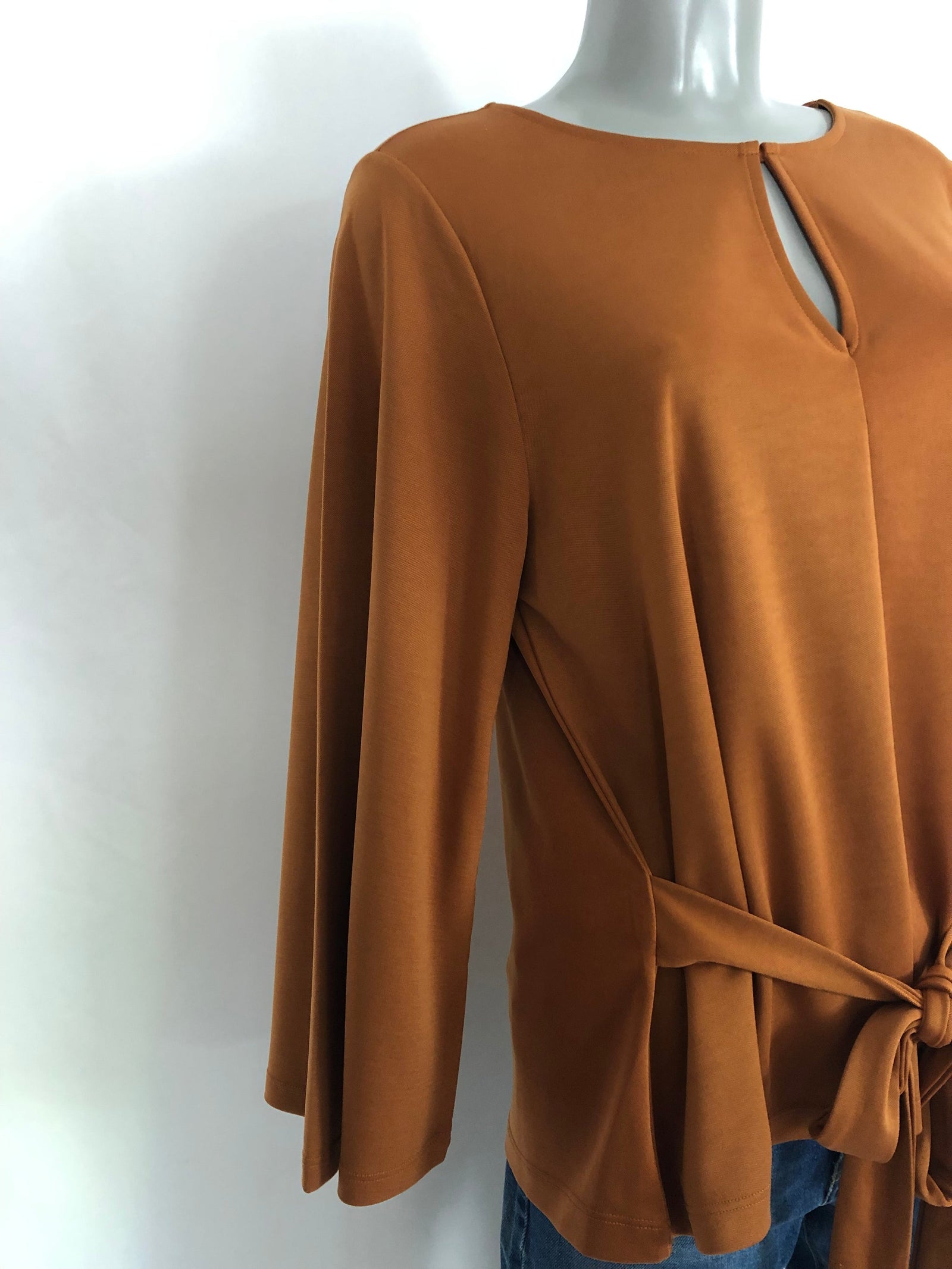 Blouse couleur camel à manches longues larges Peppercorn