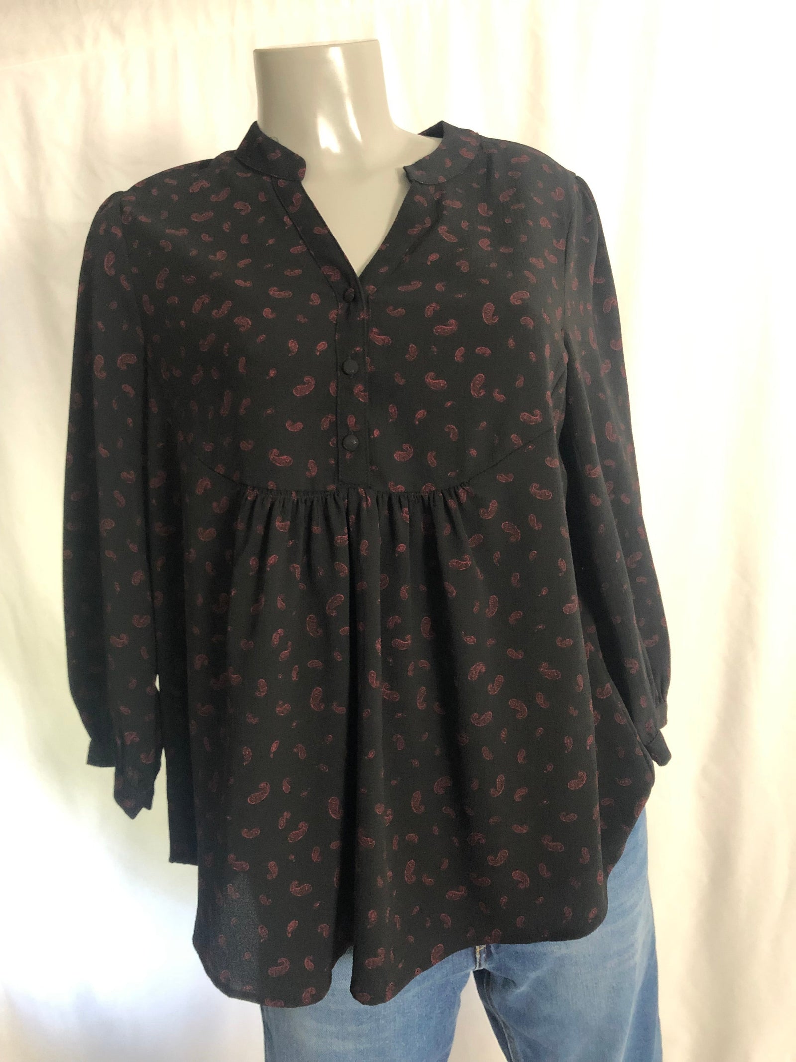 Blouse noire manches longues motifs rouge Deeluxe