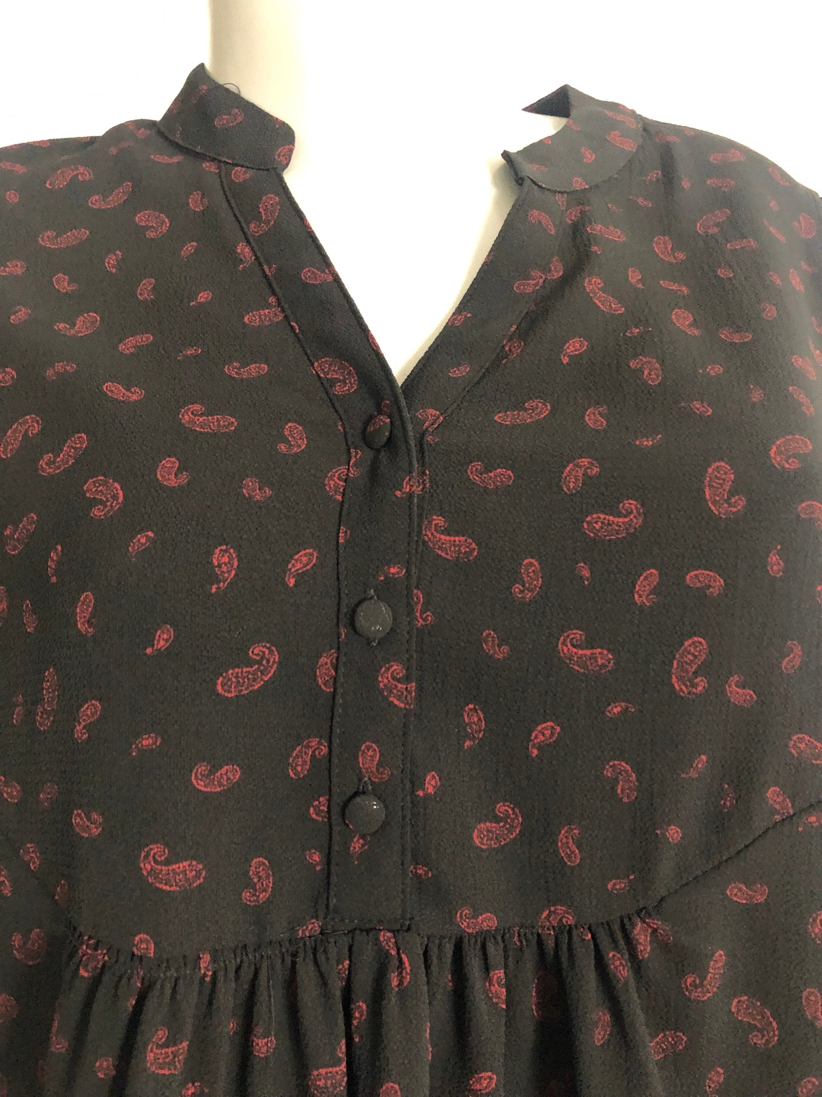 Blouse noire manches longues motifs rouge Deeluxe