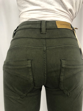 Pantalon vert kaki tissu peau de pêche coupe slim Couturist