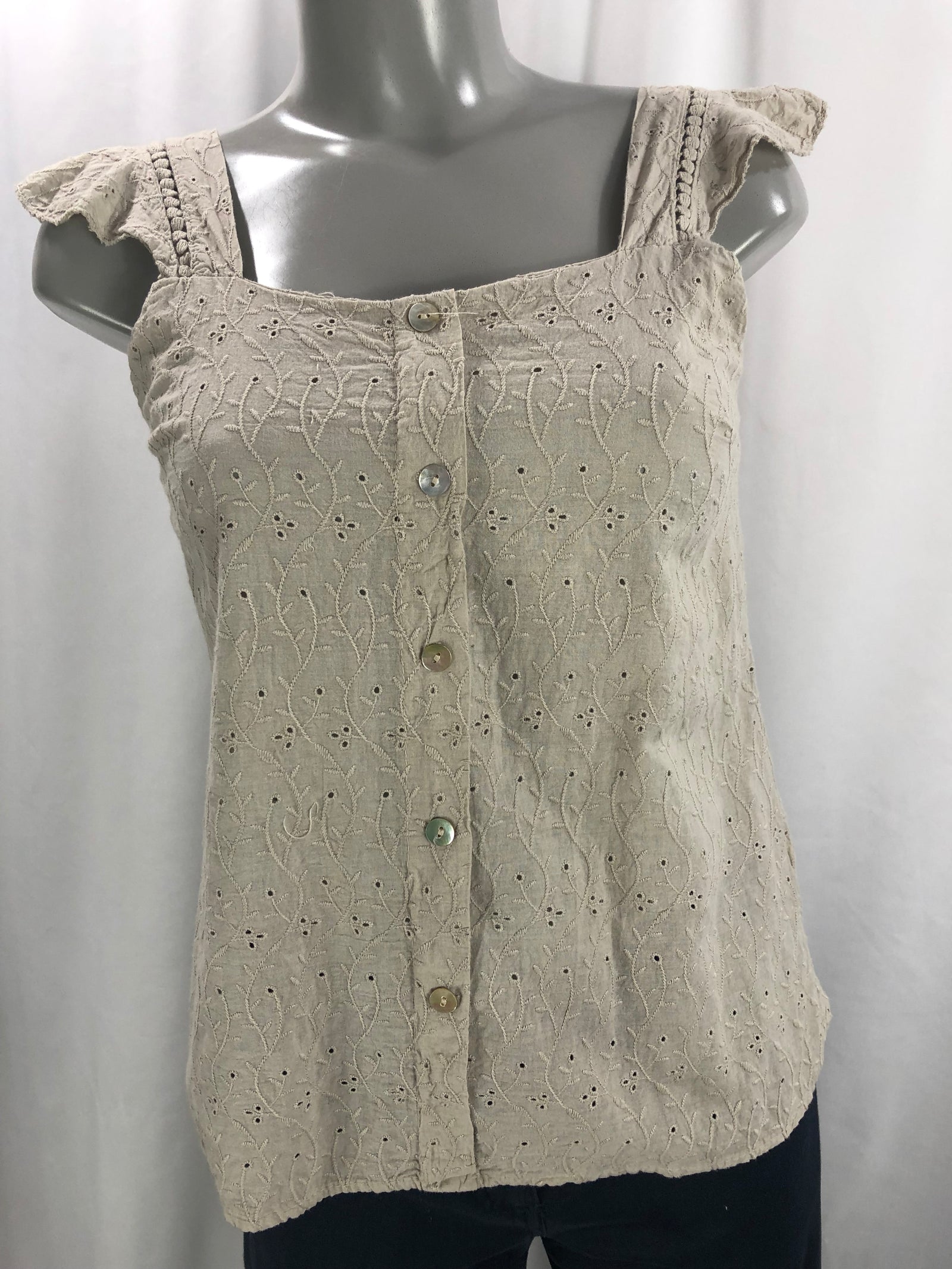 Top beige sans manches boutonné broderie anglaise 100% coton Andromede