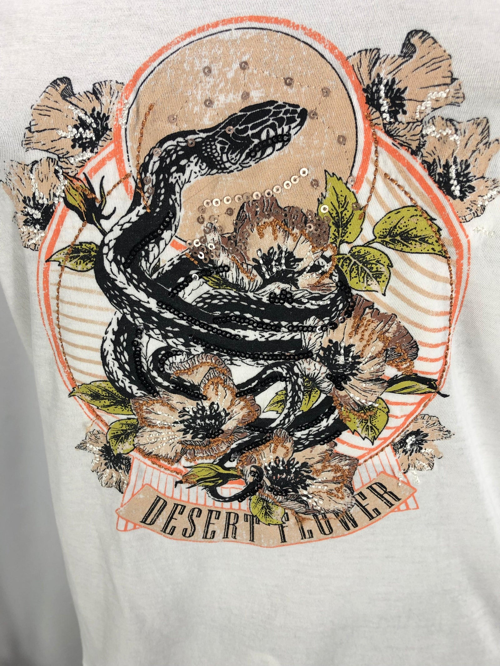 T-shirt blanc stylé serpent Modèle Desert Flower MKT Studio - Offre-Unique