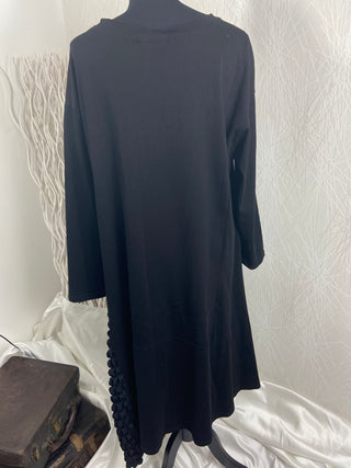 Robe longue noire tissu gauffré manches longues grande taille F&2