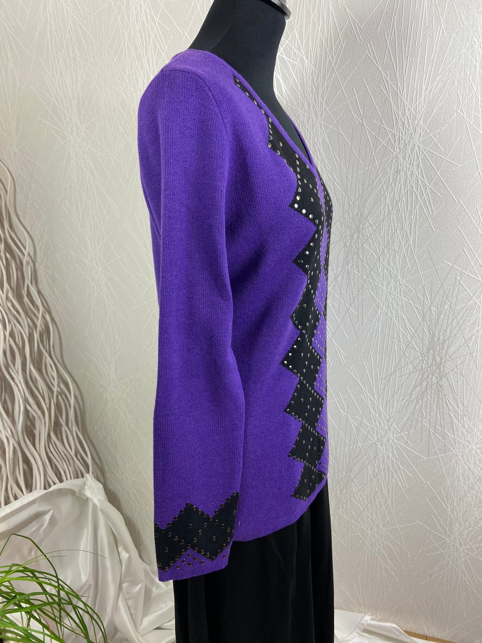 Pull-over violet manches longues motifs géométriques encolure V Odemai