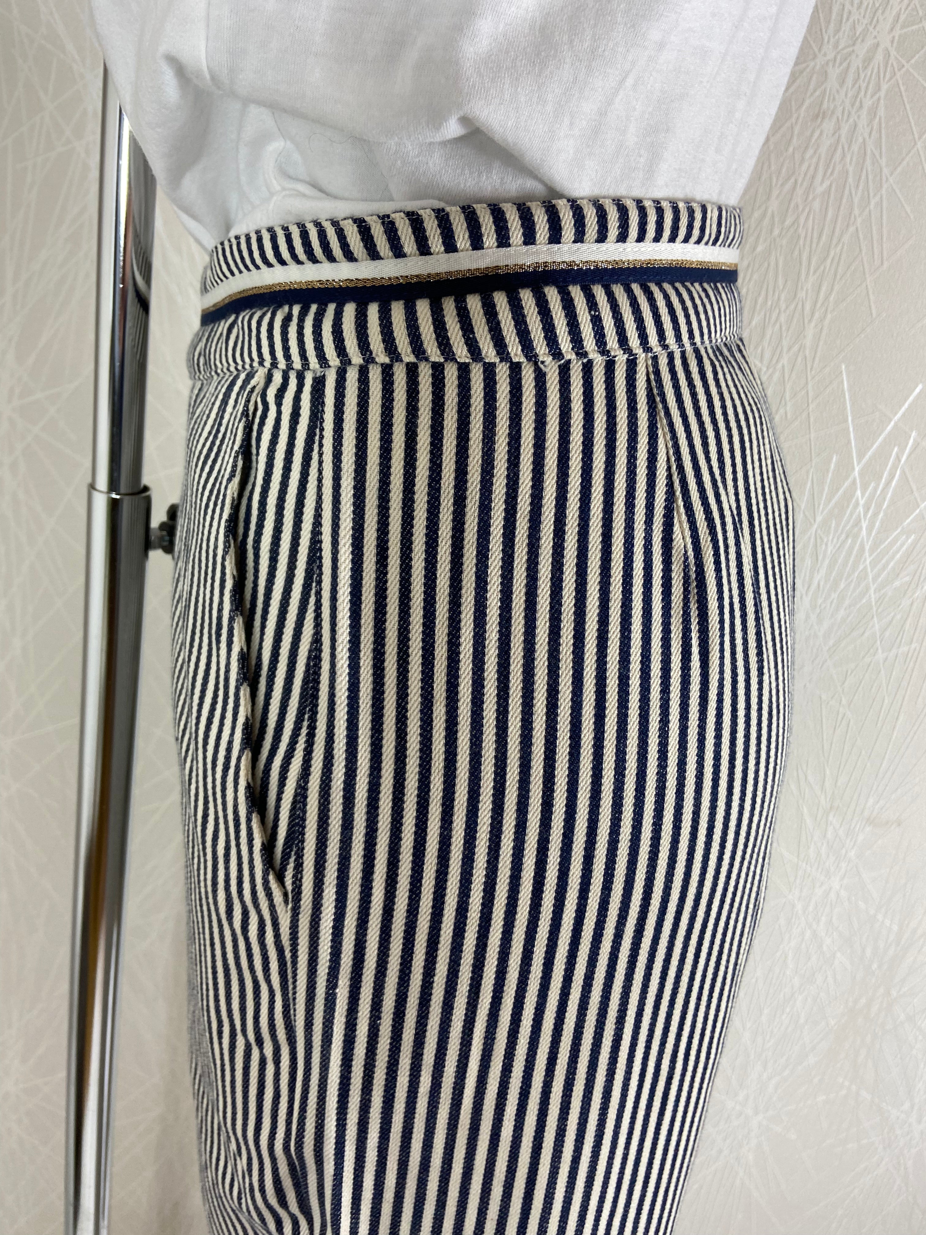 Pantalon coton souple 7/8 taille haute rayé bleu marine blanc modèle Dosty Garance - Offre-Unique