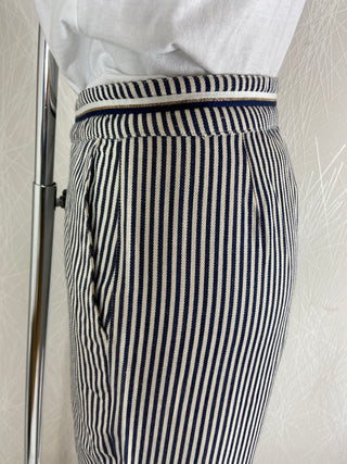 Pantalon coton souple 7/8 taille haute rayé bleu marine blanc modèle Dosty Garance