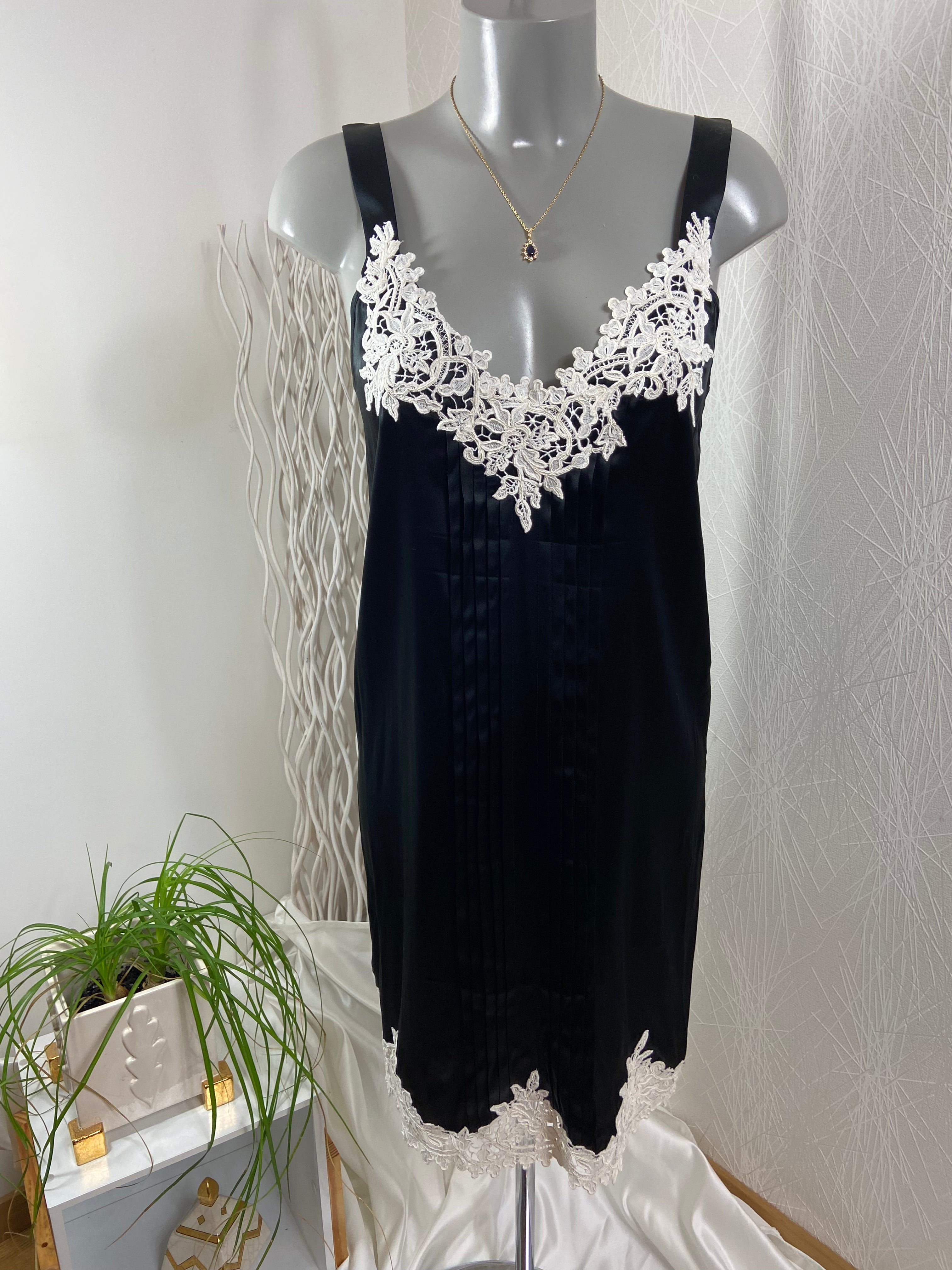 Robe noire à bretelles en dentelles haut de gamme Blumarine - Offre-Unique