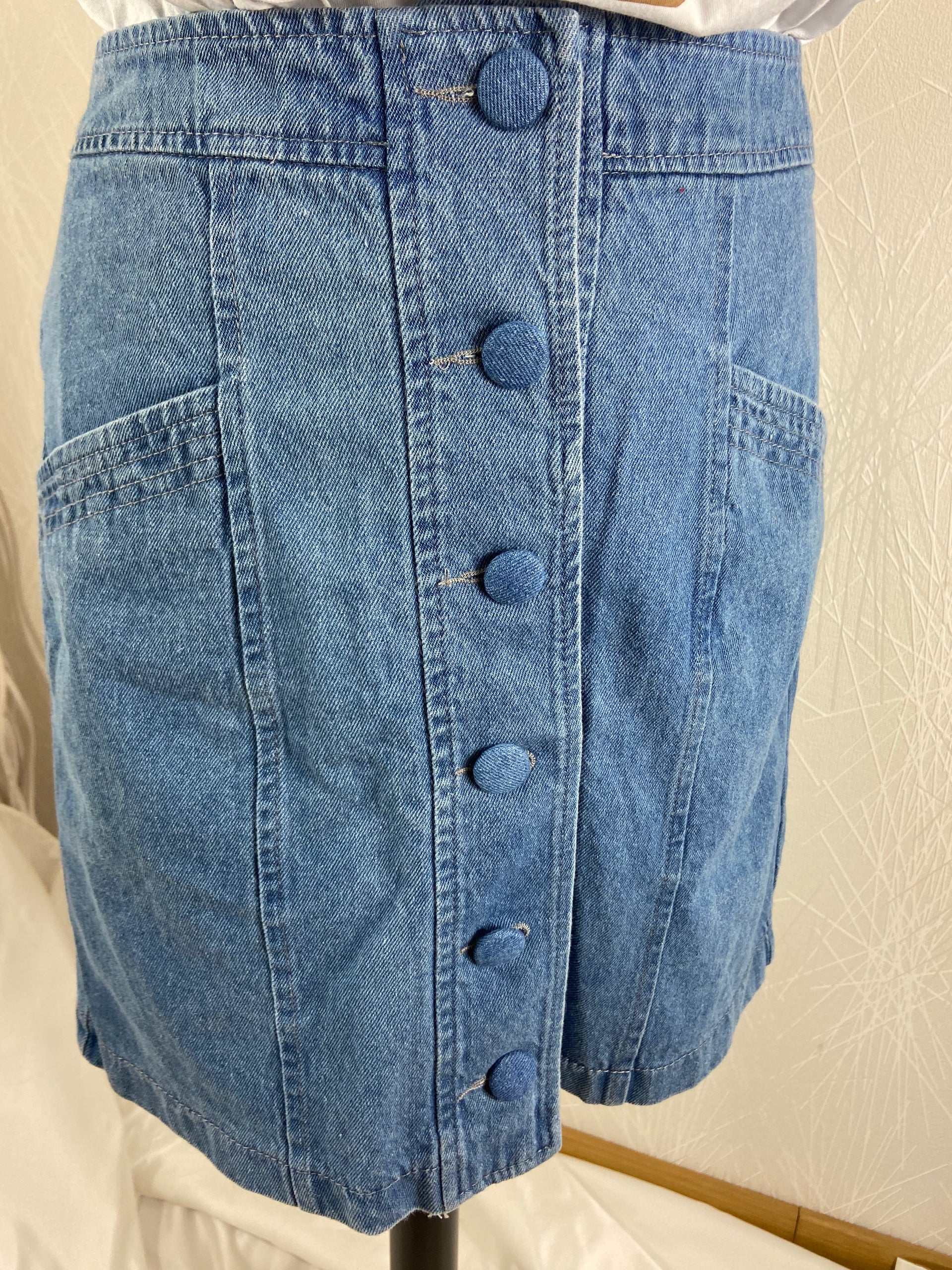 Jupe boutonnee coupe droite tissu jeans denim 100 coton Charlior Offre Unique