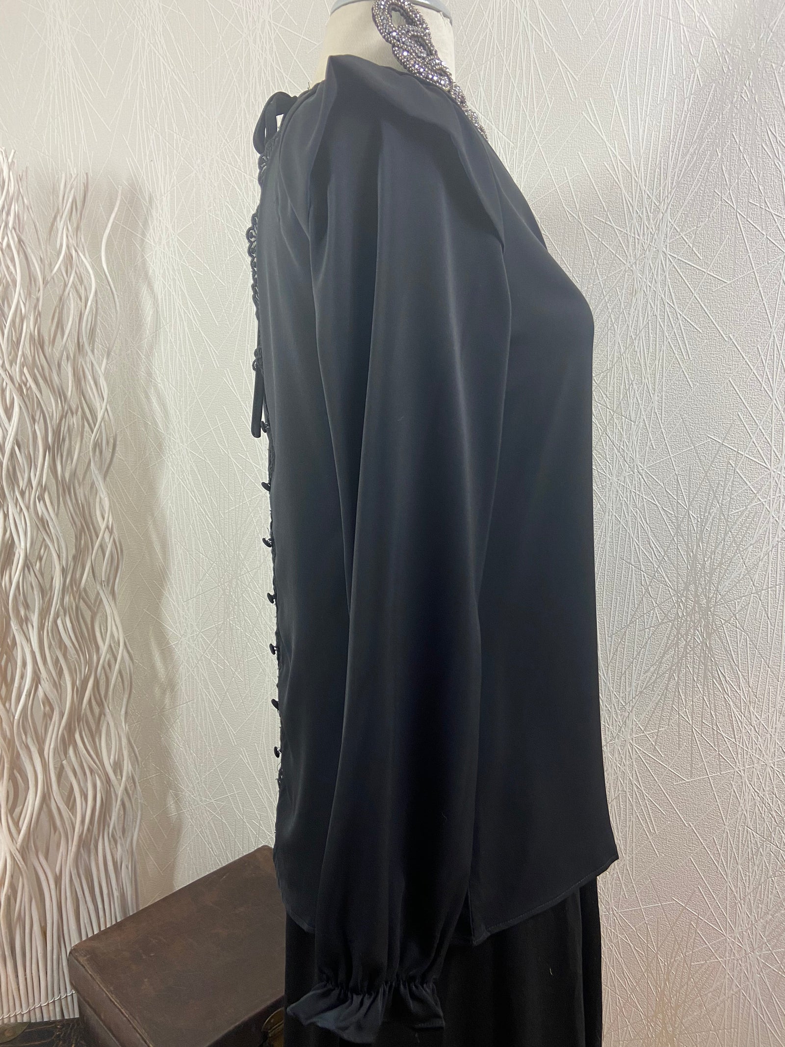 Blouse noire fluide dos avec dentelle Unika Paris