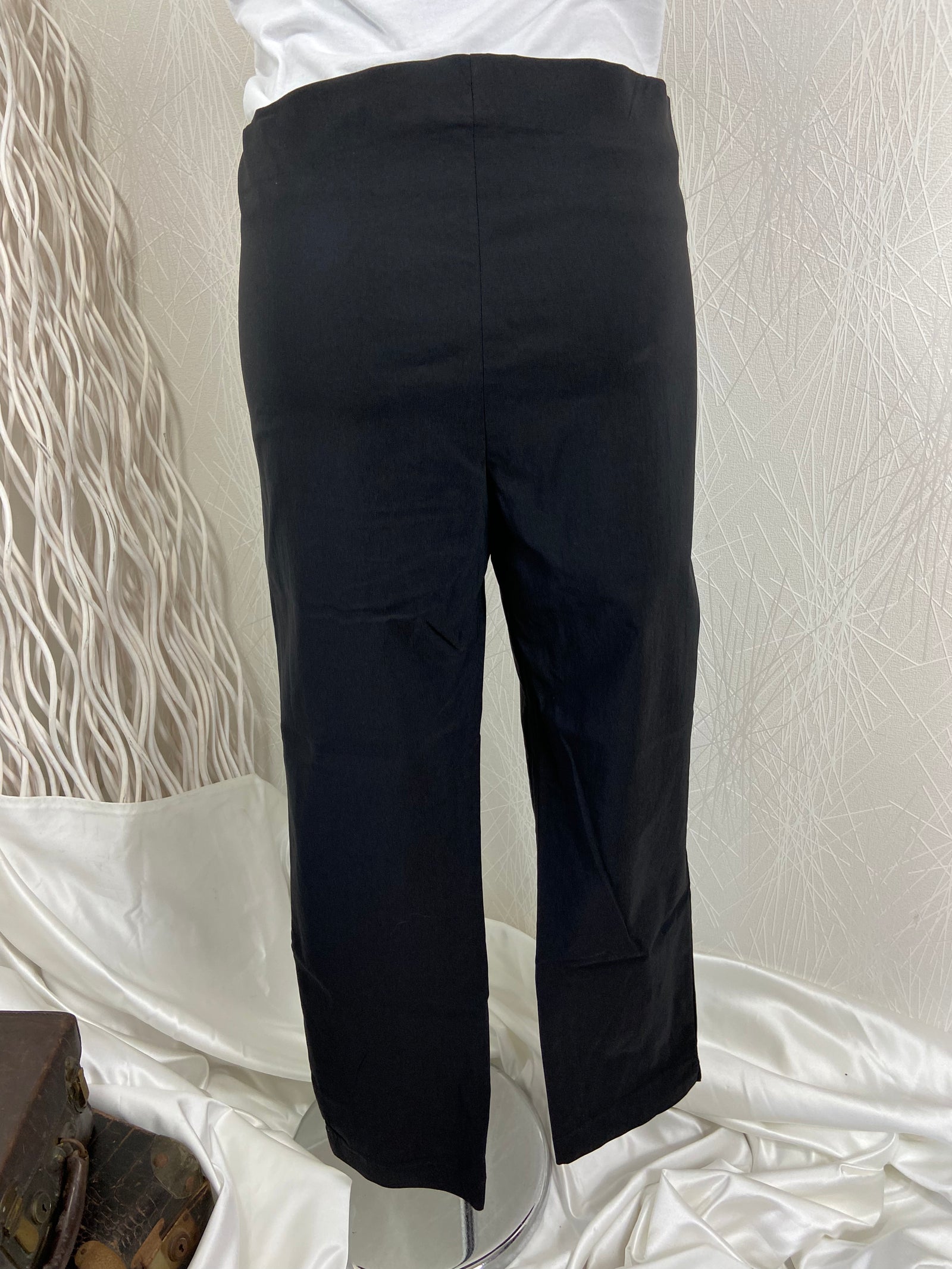 Pantalon noir taille élastique coupe droite grande taille Lili La Tigresse