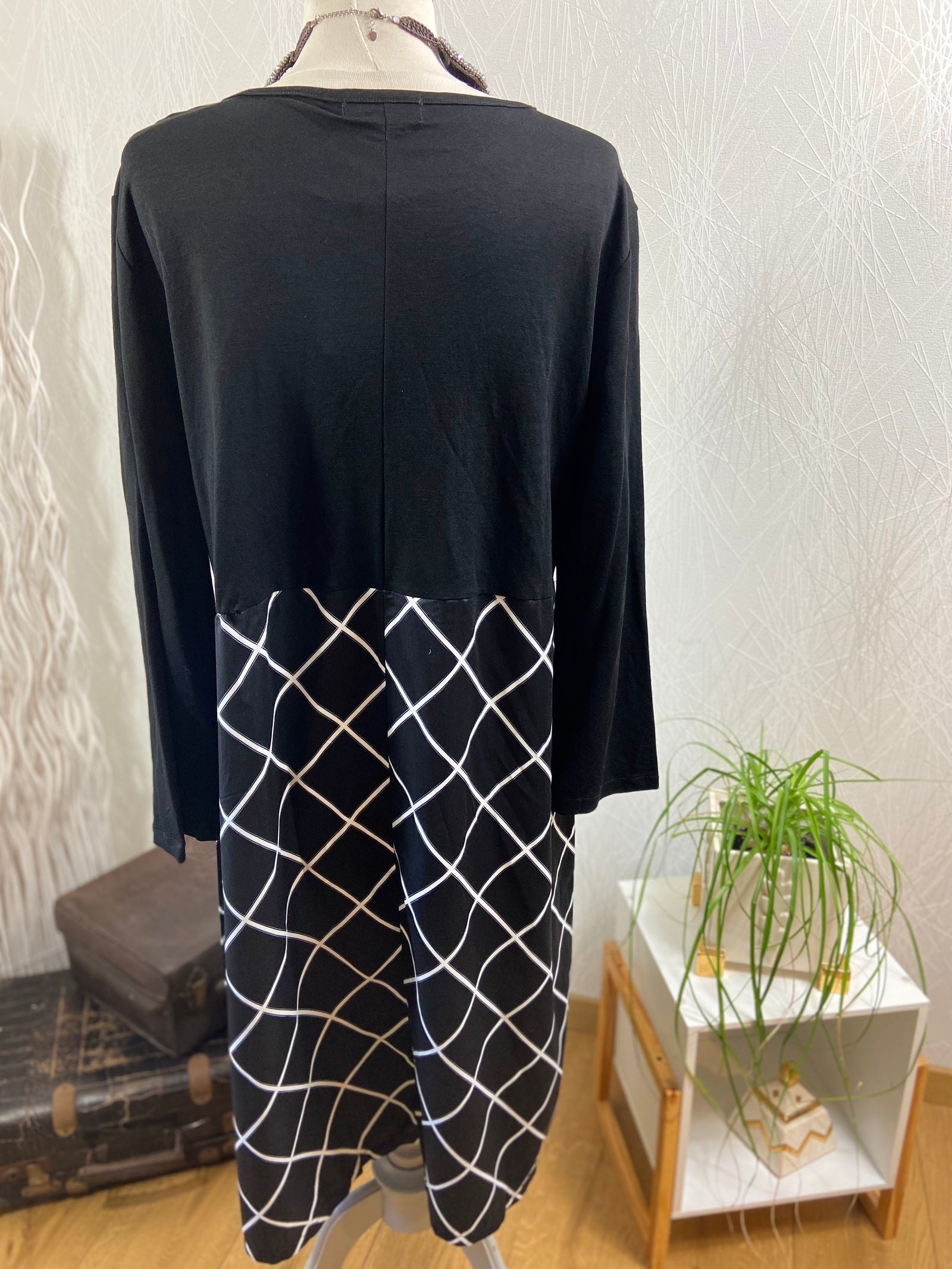 Robe longue noire manches 3/4 encolure ronde Neslay - Offre-Unique
