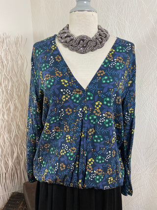 Blouse bleue fleurie manches longues col V Cosmoda