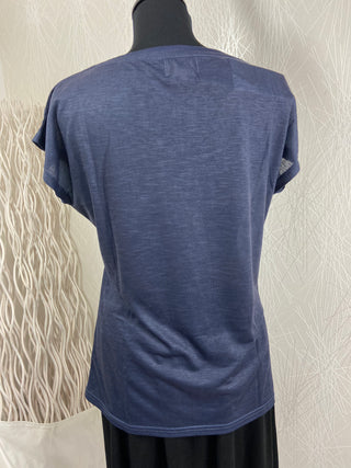Top bleu Marine sans manches collier imprimé La Fiancée du Mékong