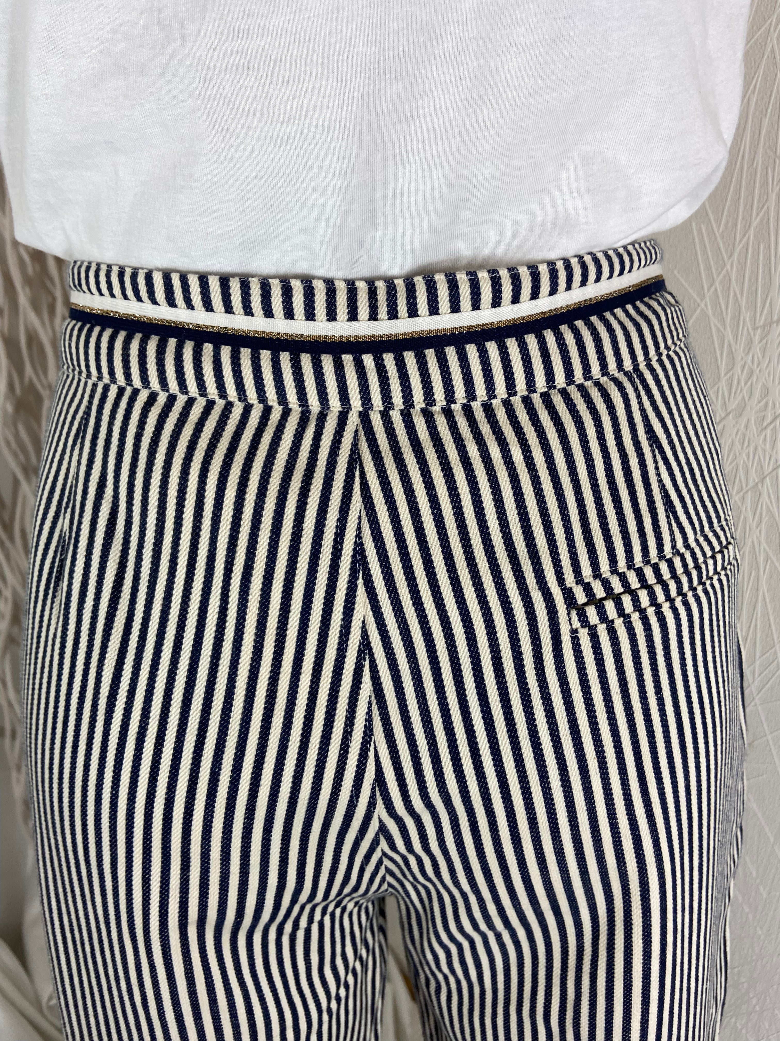 Pantalon coton souple 7/8 taille haute rayé bleu marine blanc modèle Dosty Garance - Offre-Unique