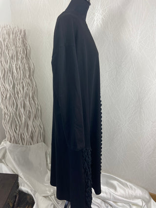 Robe longue noire tissu gauffré manches longues grande taille F&2