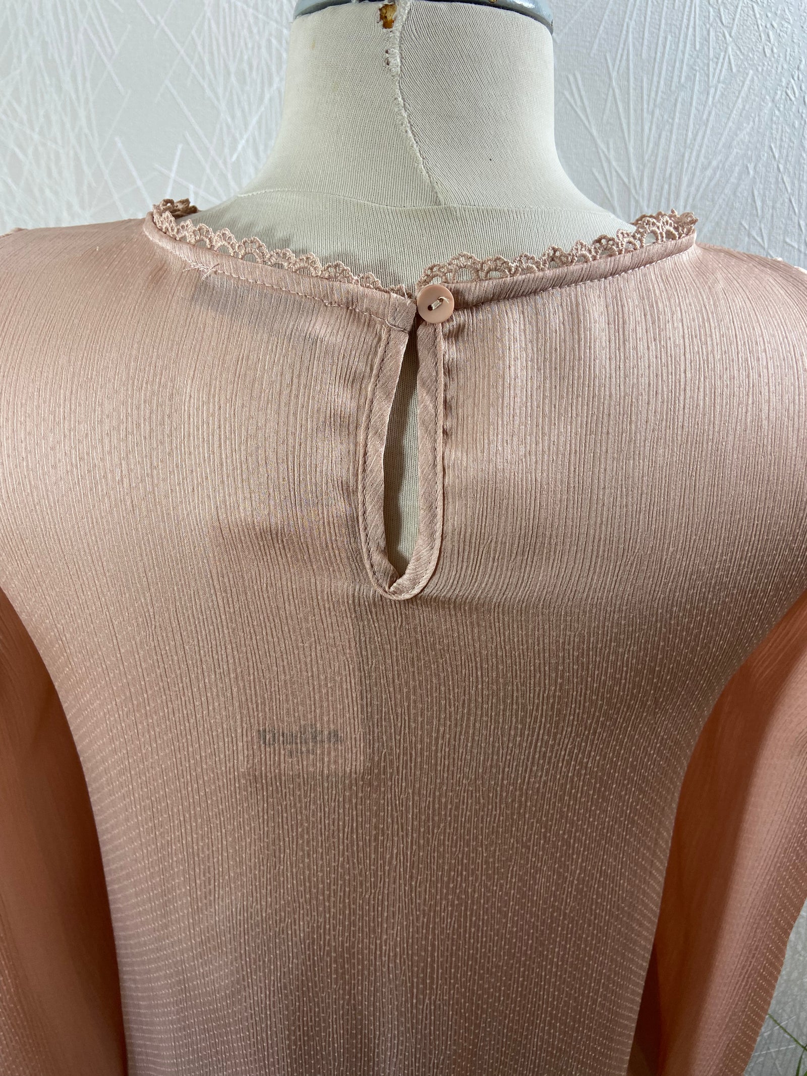 Blouse rose avec broderie dentelle coupe droite col rond Unika