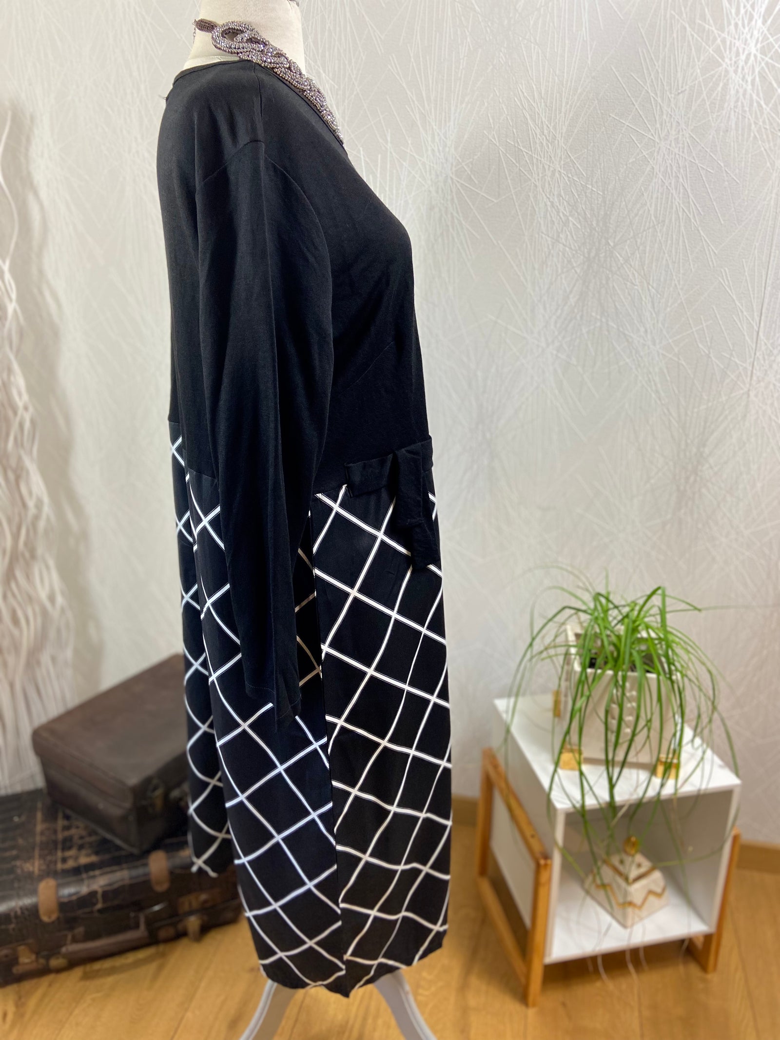 Robe longue noire manches 3/4 encolure ronde Neslay - Offre-Unique