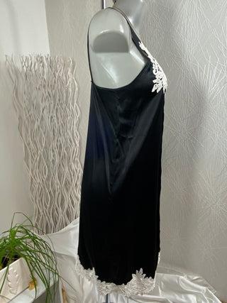 Robe noire à bretelles en dentelles haut de gamme Blumarine