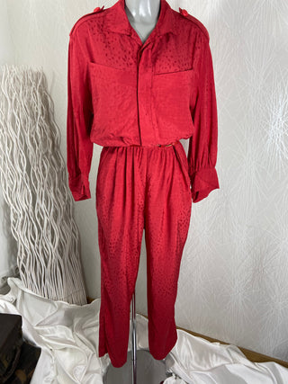 Combinaison pantalon rouge modele Jude Jane Wood Offre Unique