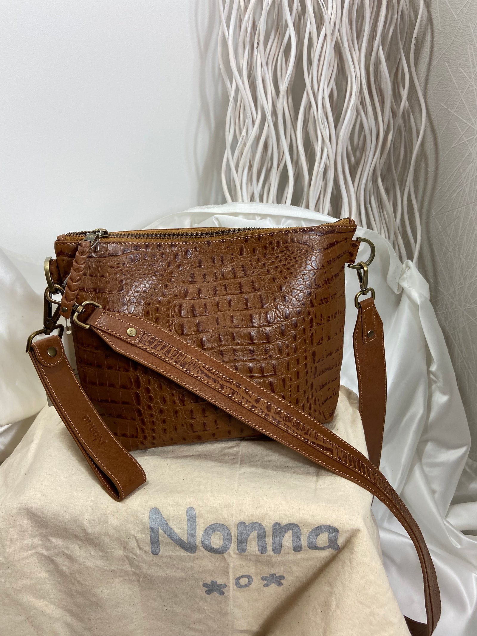 Sac à main cuir couleur camel à bandoulière modèle Poupette Nonna