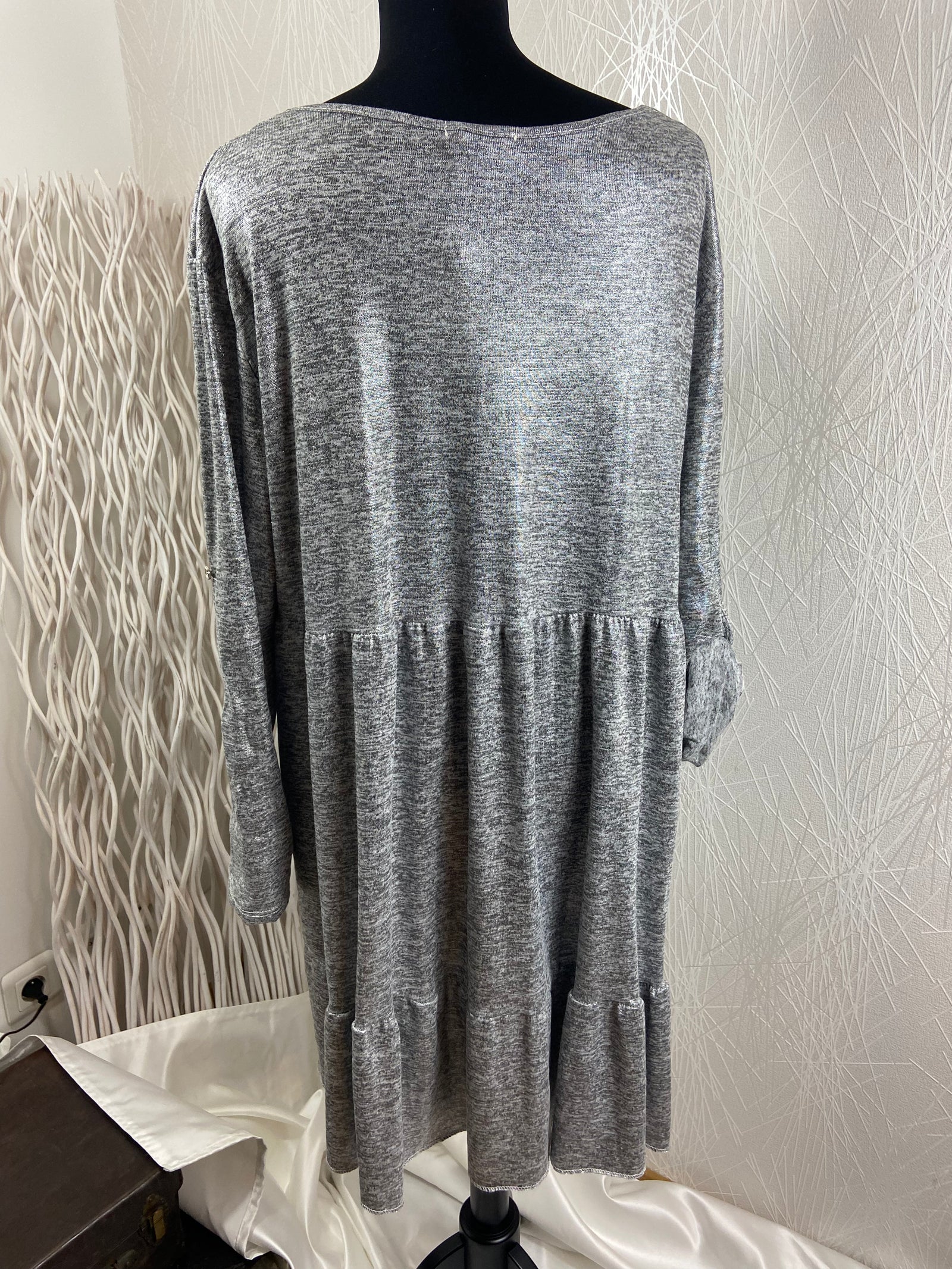 Robe plissée gris argenté manches longues grande taille Made In Italy - Offre-Unique