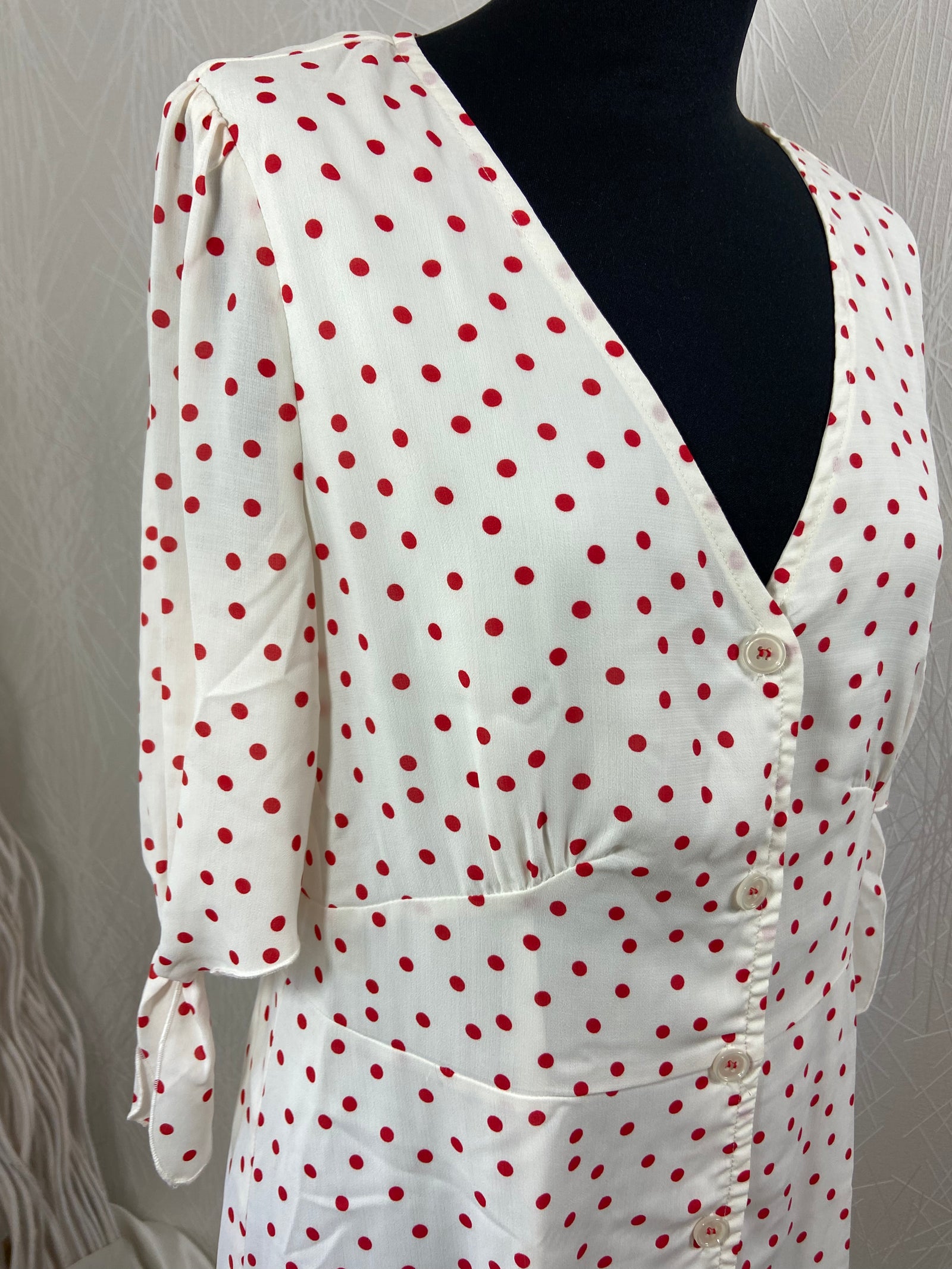 Robe légère midi blanche pois rouge manches courtes flot La Petite Étoile