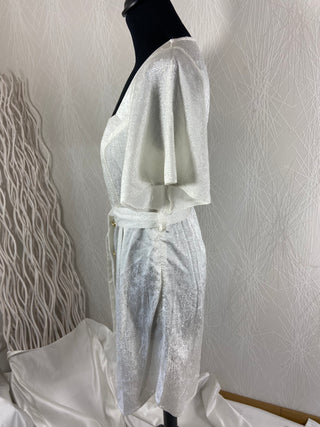 Robe courte blanche satinée haut de gamme Opullence