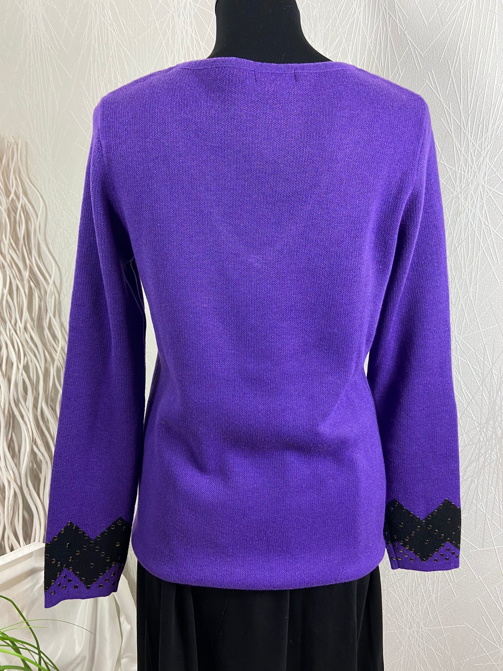 Pull-over violet manches longues motifs géométriques encolure V Odemai