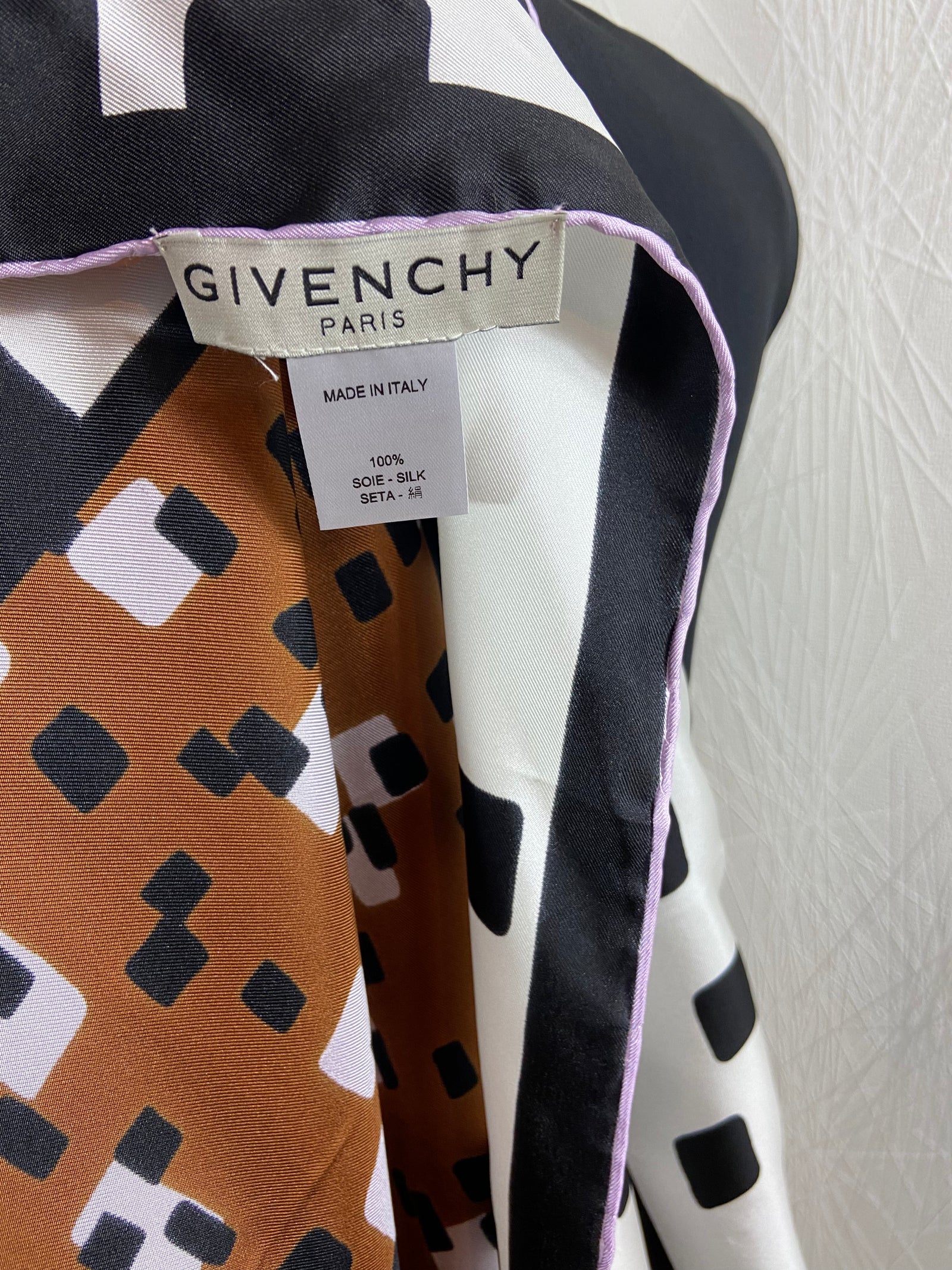 Foulard en carré 100 % soie naturelle Givenchy