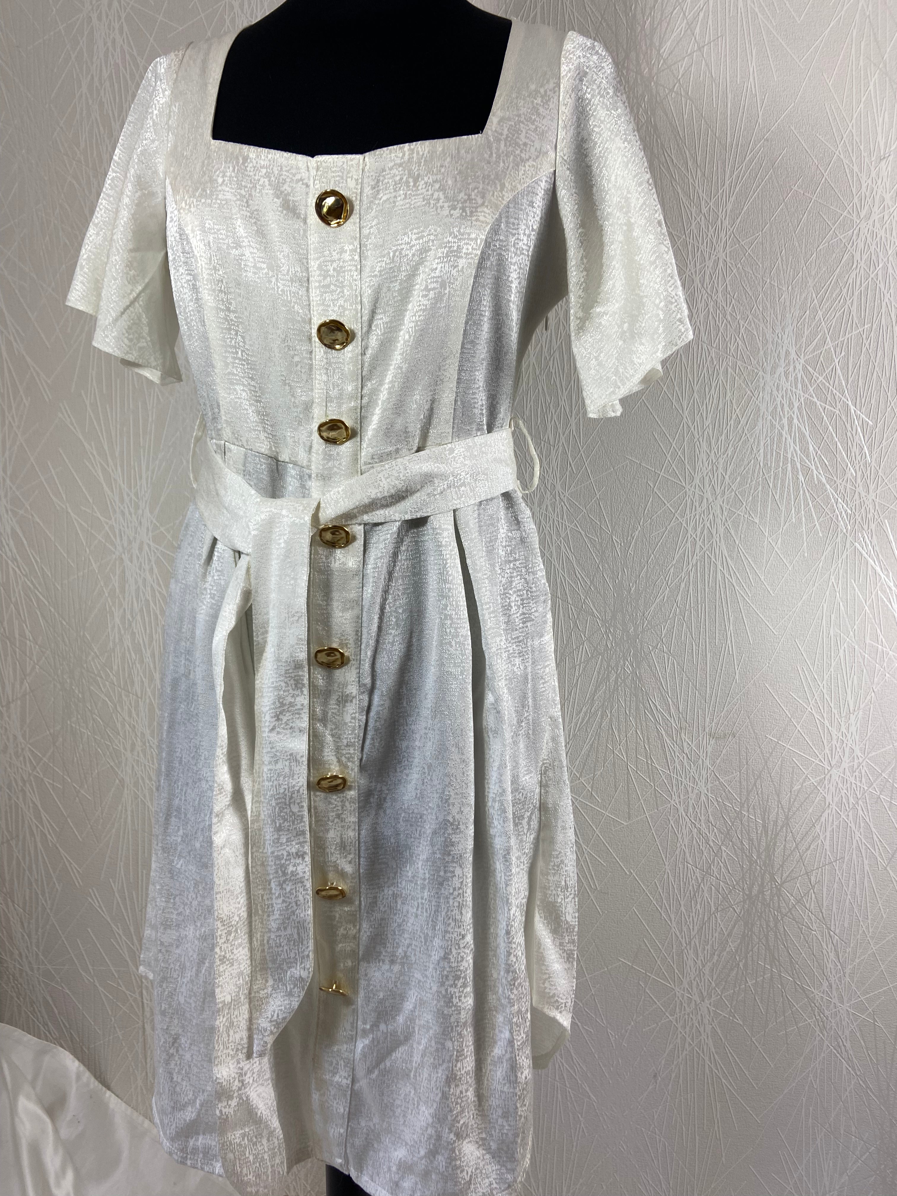 Robe courte blanche satinée haut de gamme Opullence - Offre-Unique