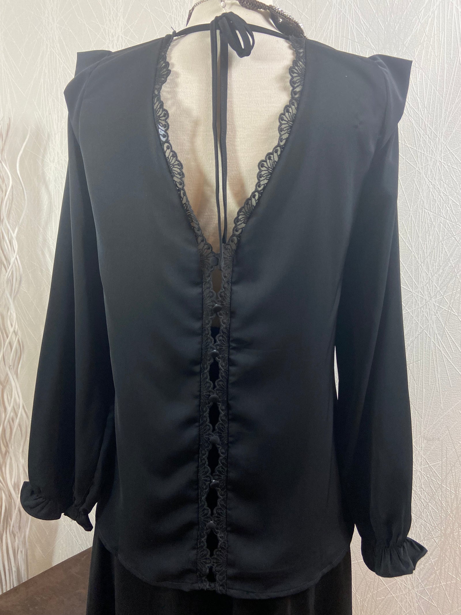 Blouse noire fluide dos avec dentelle Unika Paris