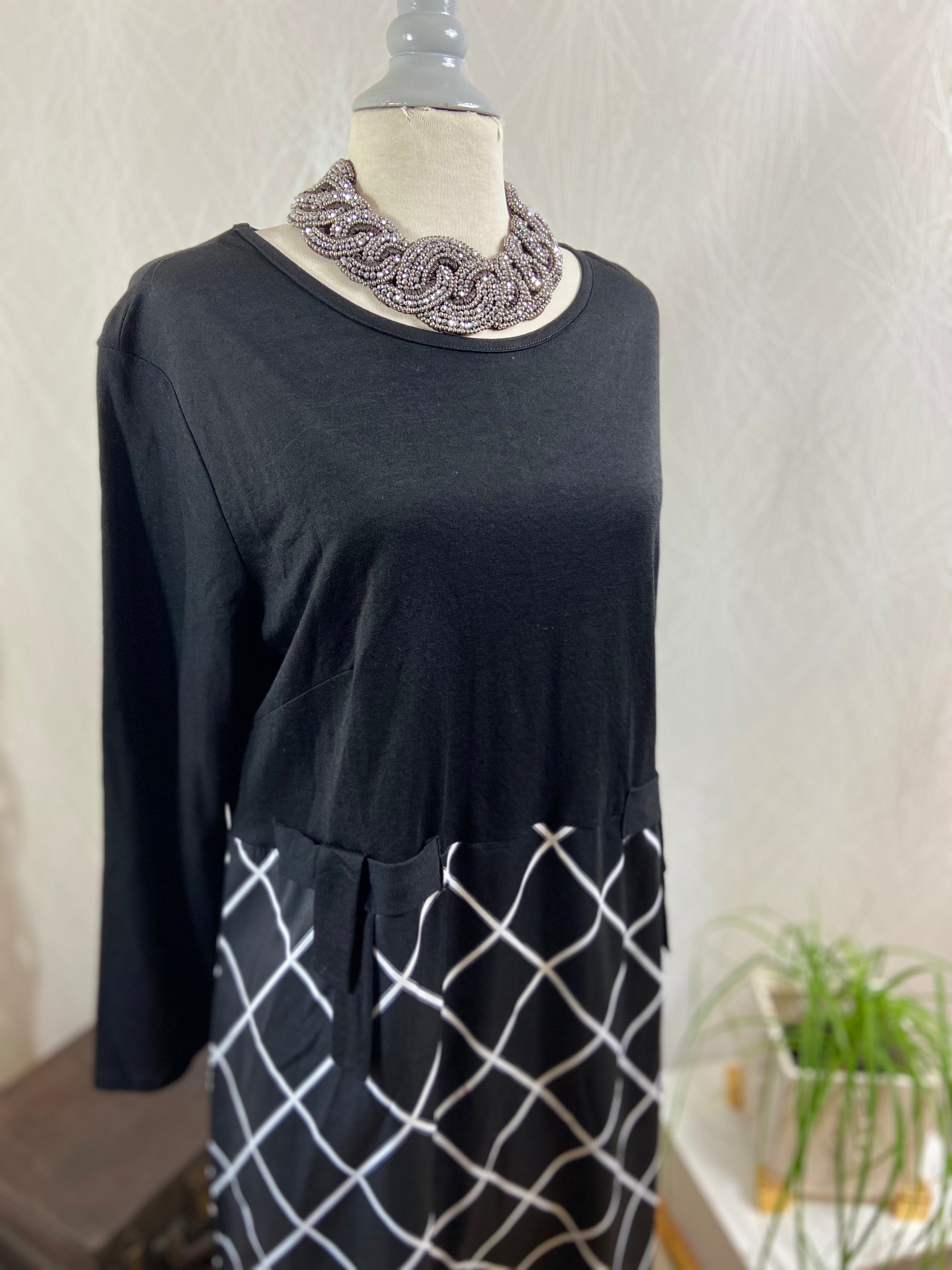 Robe longue noire manches 3/4 encolure ronde Neslay - Offre-Unique