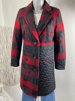 Manteau chaud rouge et noir doublé mi-long coupe droite col tailleur Meri Esca