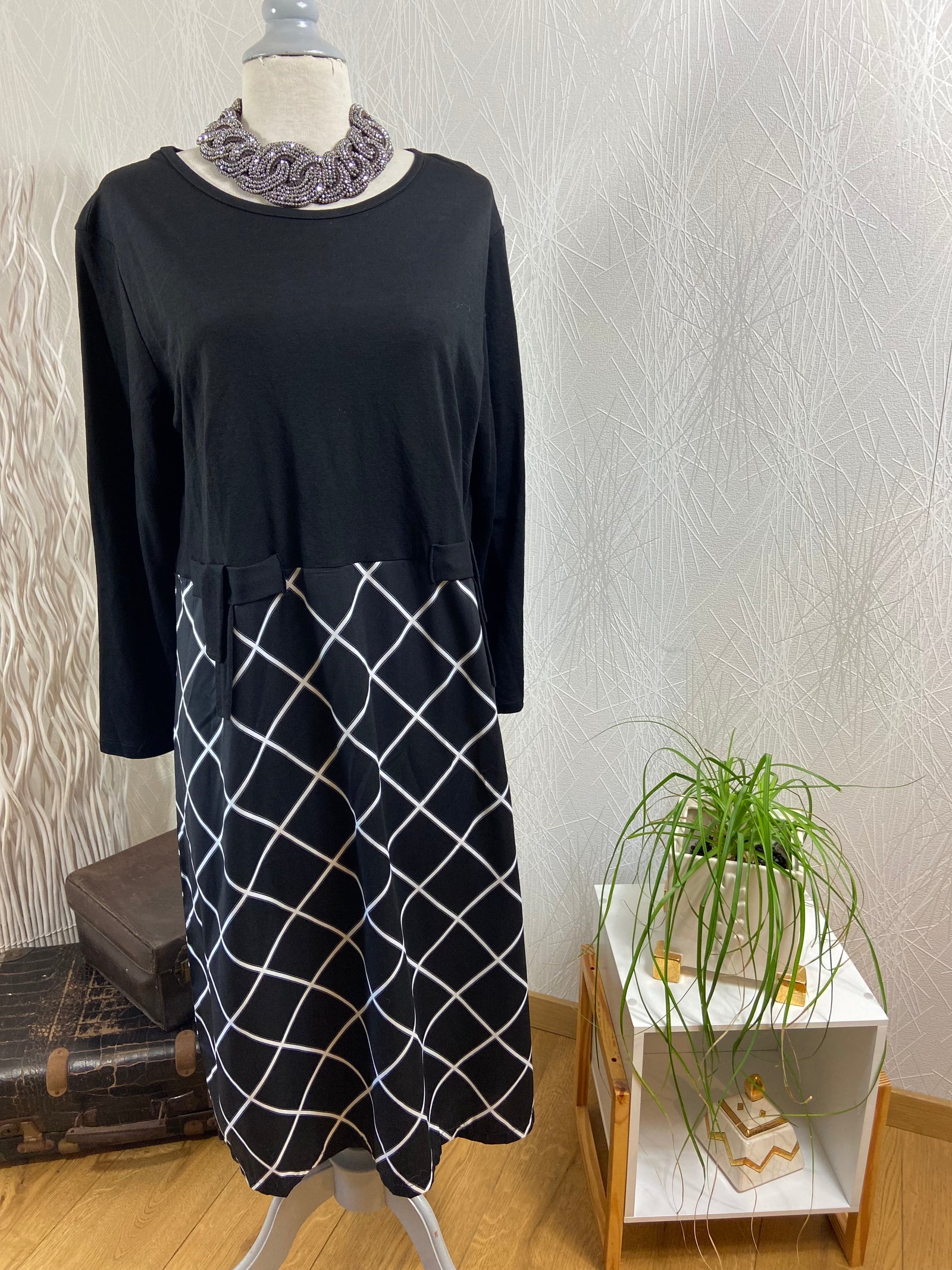 Robe longue noire manches 3/4 encolure ronde Neslay - Offre-Unique