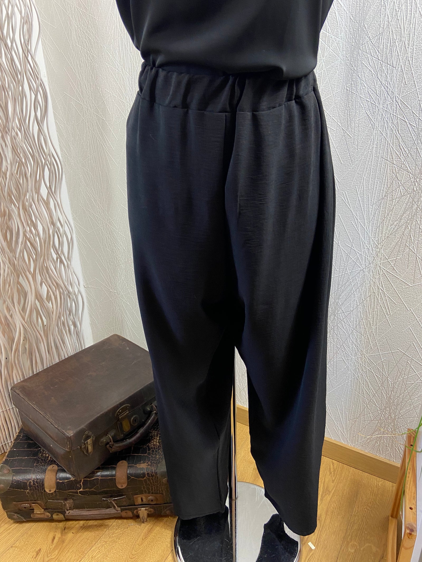 Pantalon noir léger taille haute élastique New collection - Offre-Unique